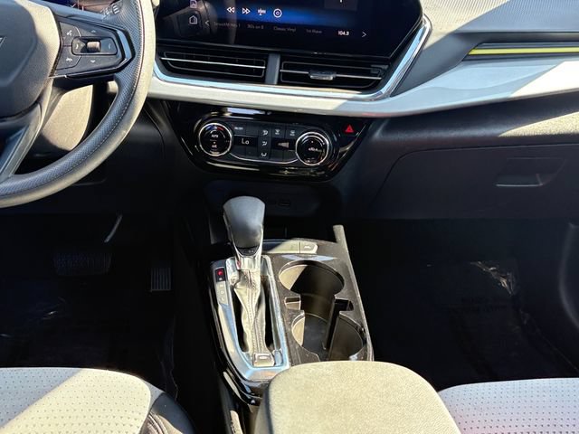 Used 2025 Chevrolet Trax LT FWD image 17