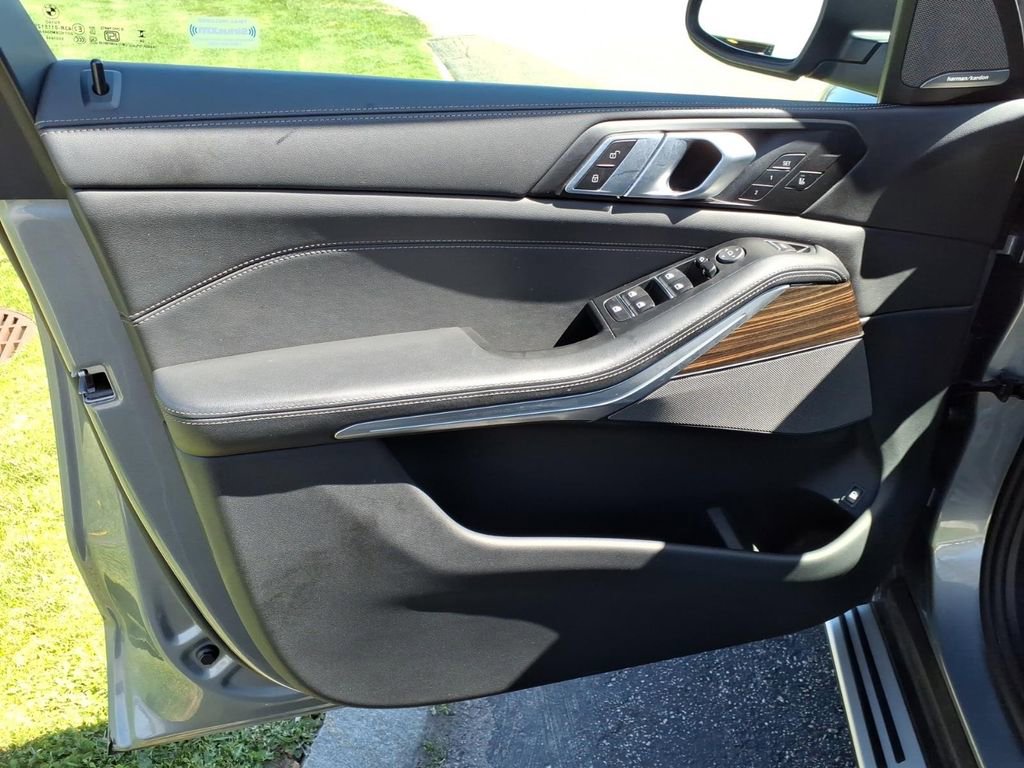 Used 2025 BMW X5 xDrive50e AWD/4WD image 19