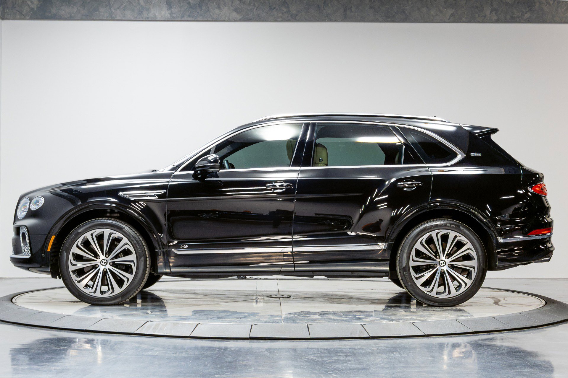 Used 2021 Bentley Bentayga w/ First Edition Specification AWD/4WD image 43