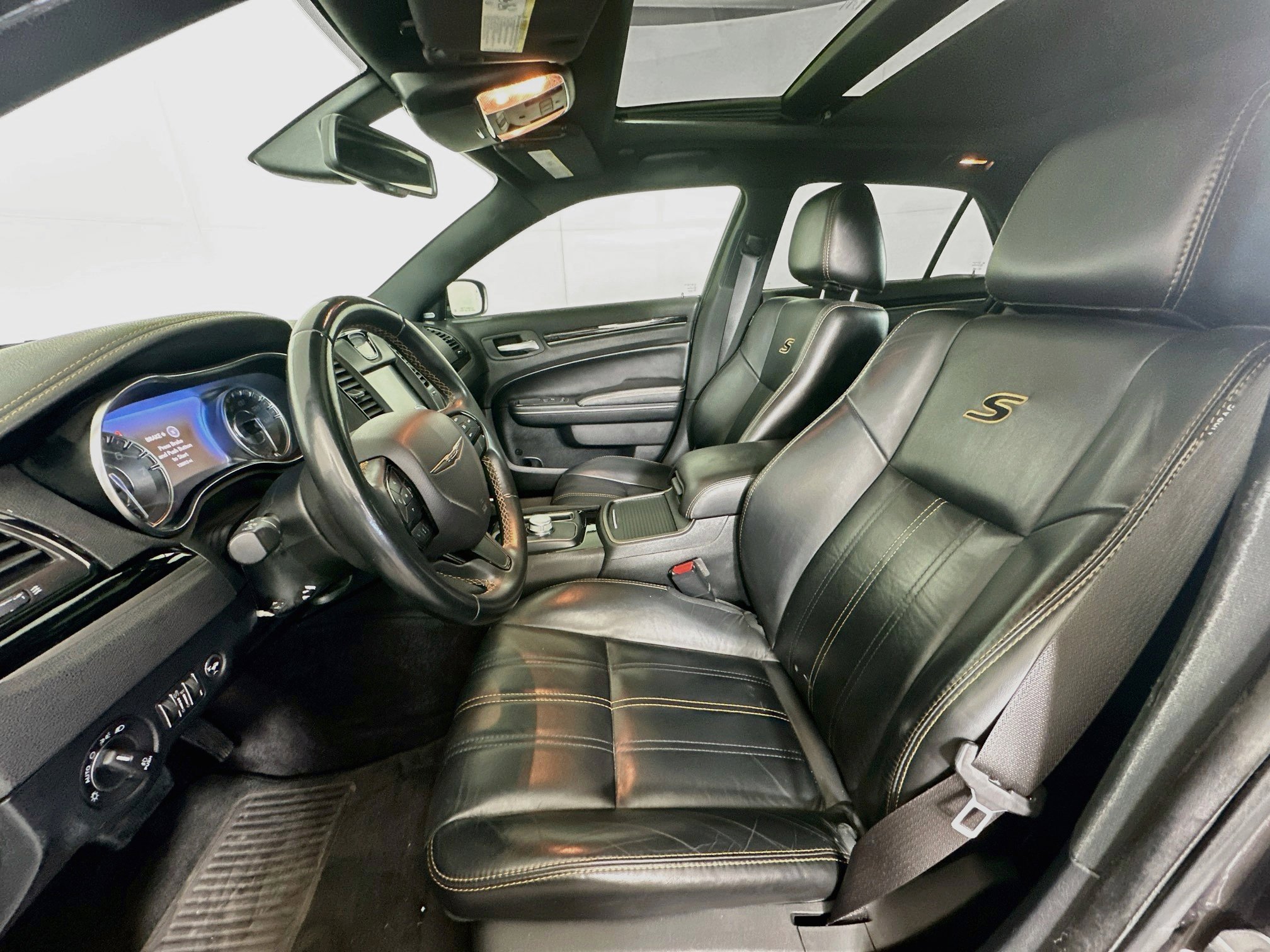 Used 2018 Chrysler 300 S w/ 300S Premium Group RWD image 13