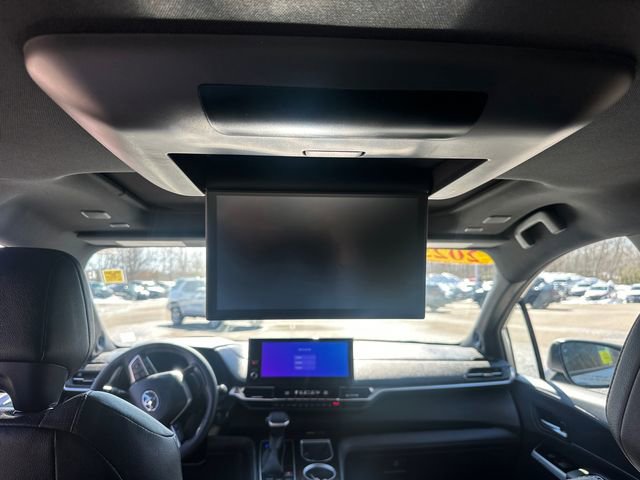 Used 2025 Toyota Sienna Platinum image 25
