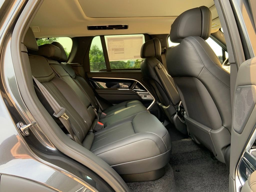 New 2025 Land Rover Range Rover SE image 17