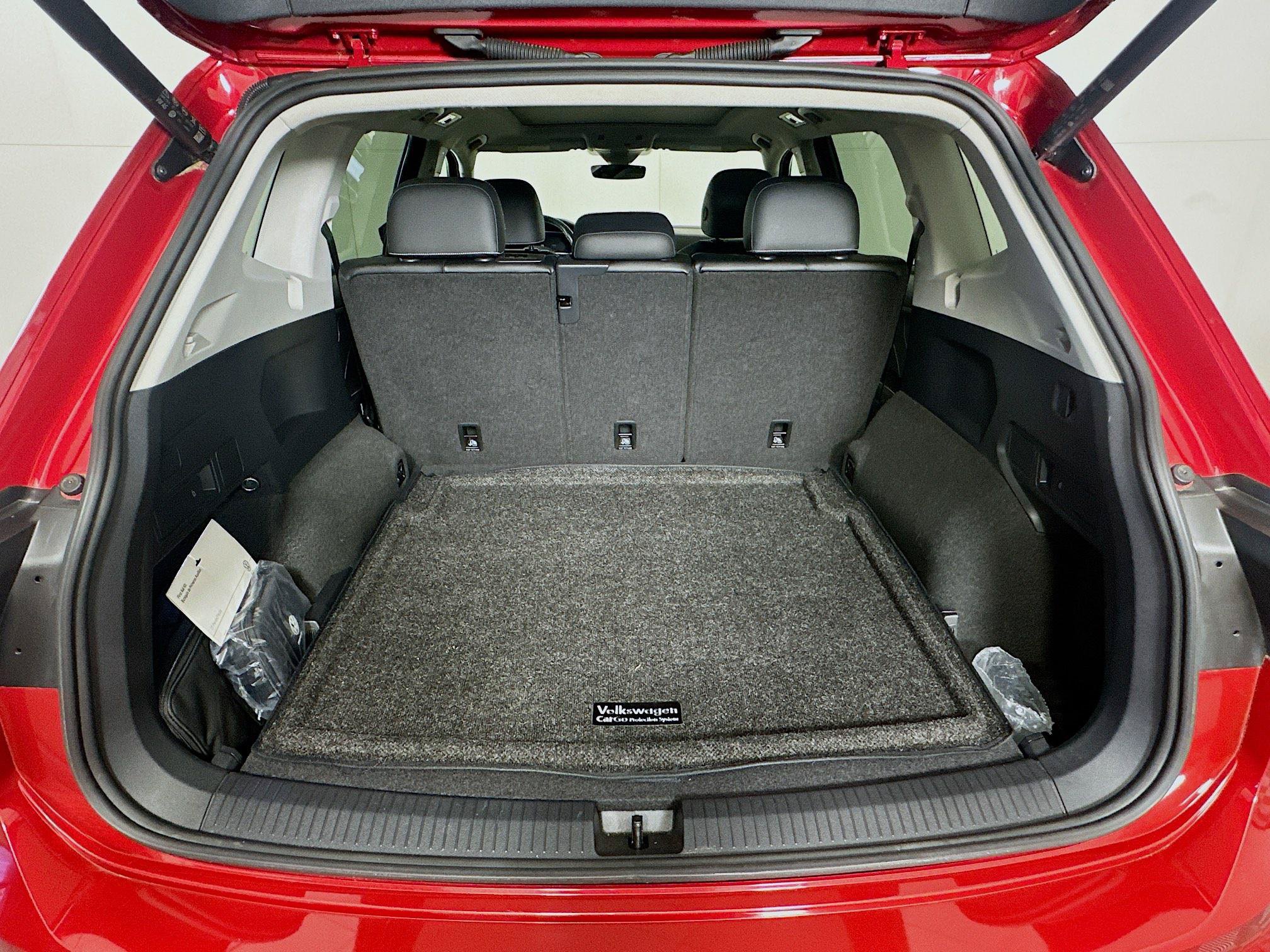 Used 2024 Volkswagen Tiguan SE w/ Panoramic Sunroof Package AWD/4WD image 28