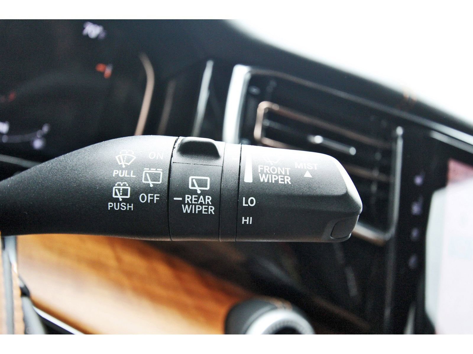 Used 2024 Jeep Grand Wagoneer L Series III AWD/4WD image 22