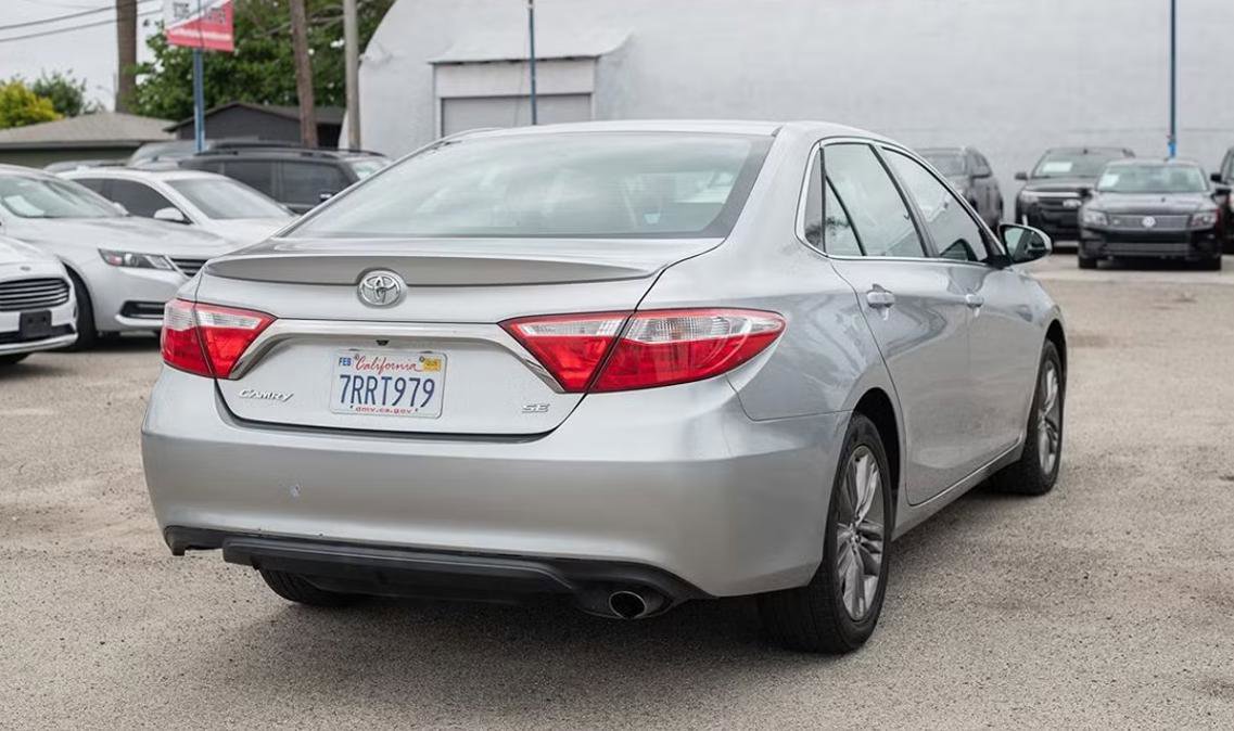 Used 2016 Toyota Camry SE image 7
