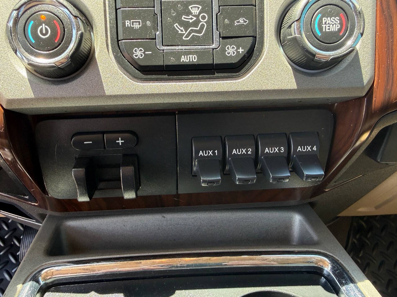 Used 2016 Ford F250 Lariat w/ Lariat Ultimate Package AWD/4WD image 26