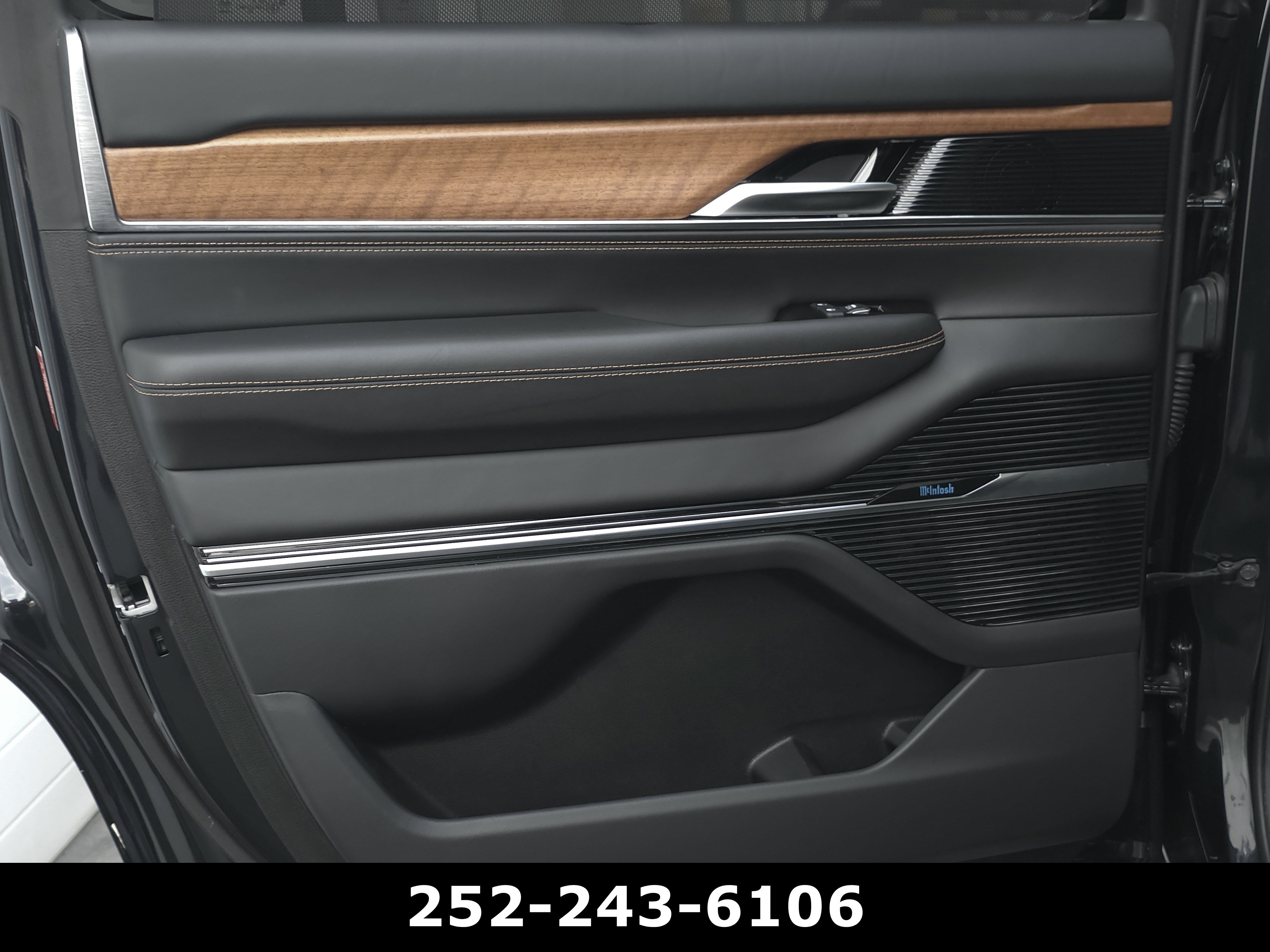 Used 2023 Jeep Grand Wagoneer Series III AWD/4WD image 43