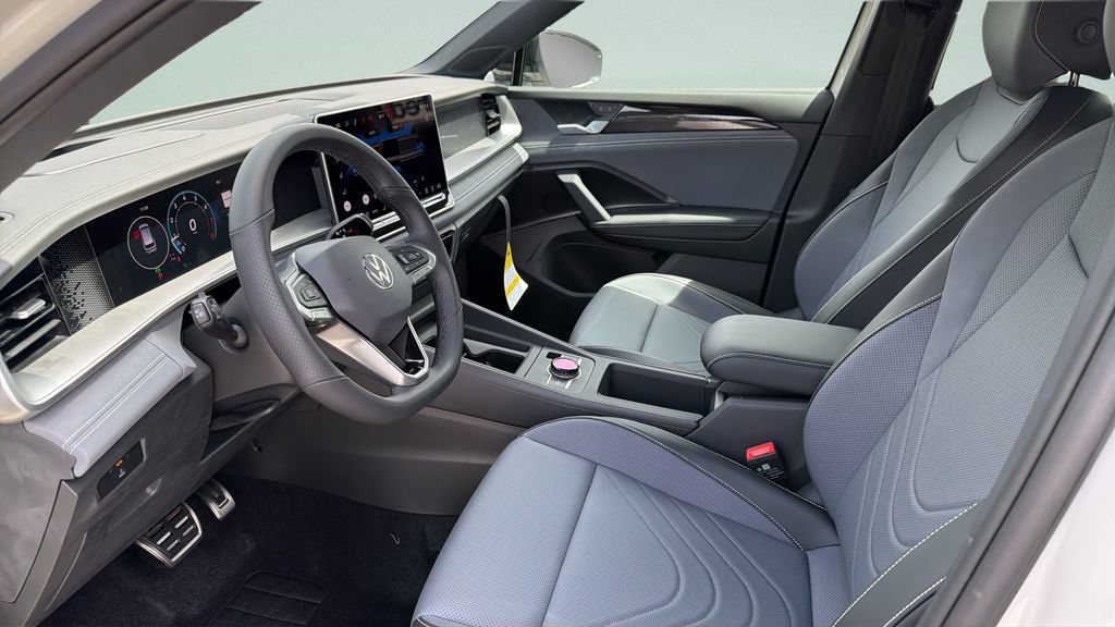 New 2026 Volkswagen Tiguan SE R-Line FWD image 27