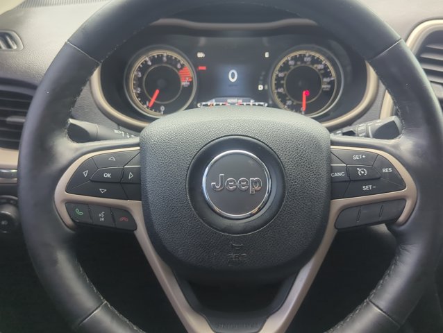 Used 2017 Jeep Cherokee Limited FWD image 28