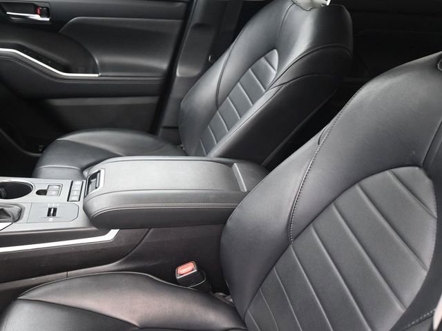 Used 2022 Toyota Highlander XLE image 24