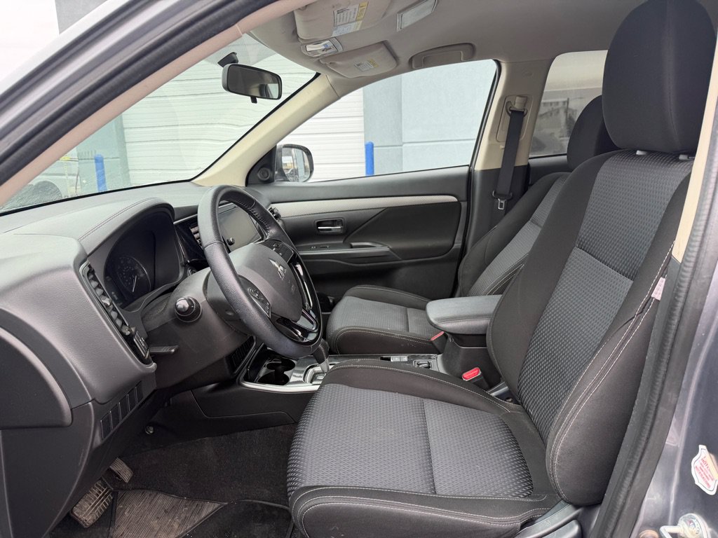Used 2018 Mitsubishi Outlander SE AWD/4WD image 12