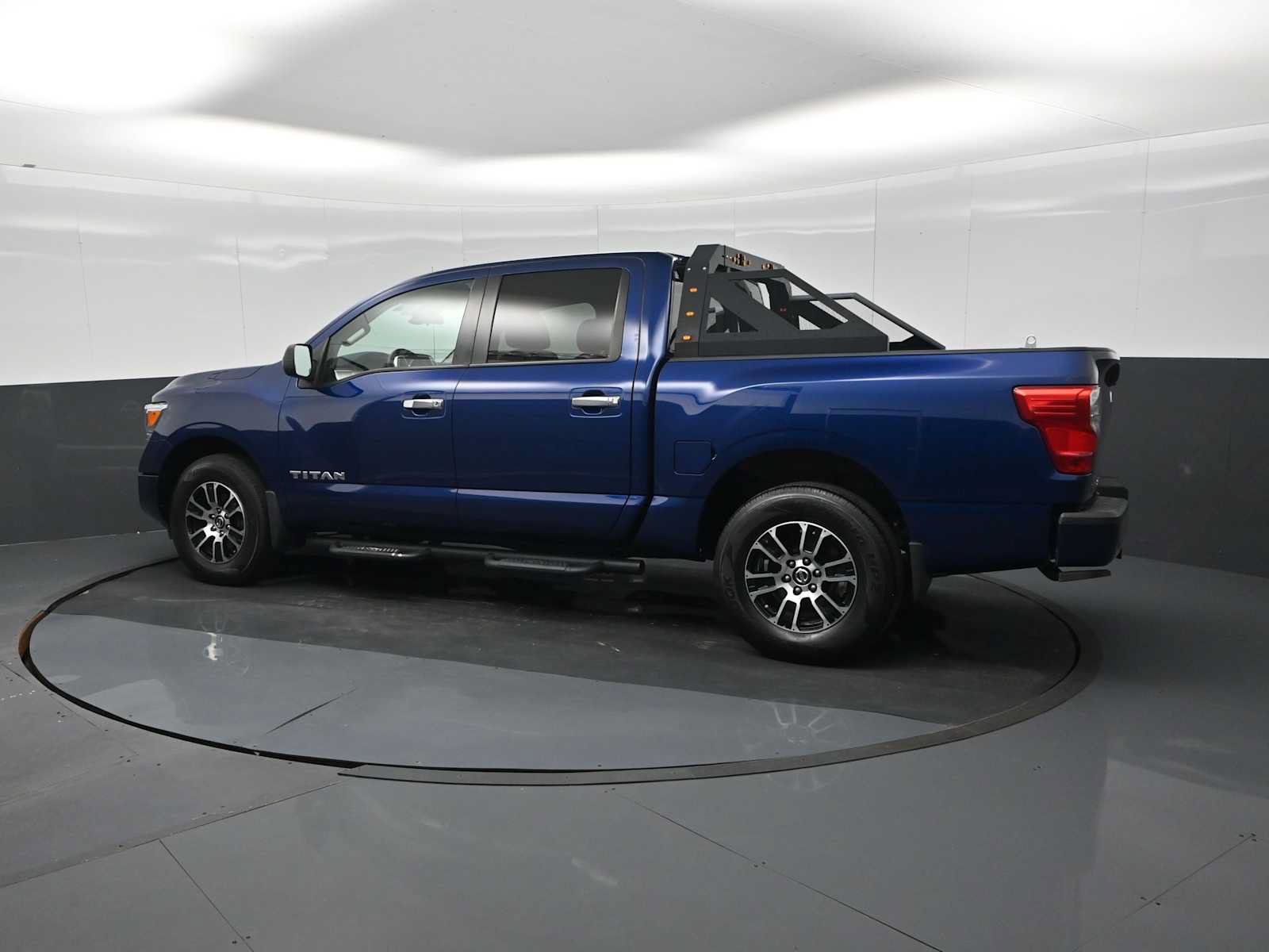 Used 2021 Nissan Titan SV w/ Accessory Utility Package AWD/4WD image 6