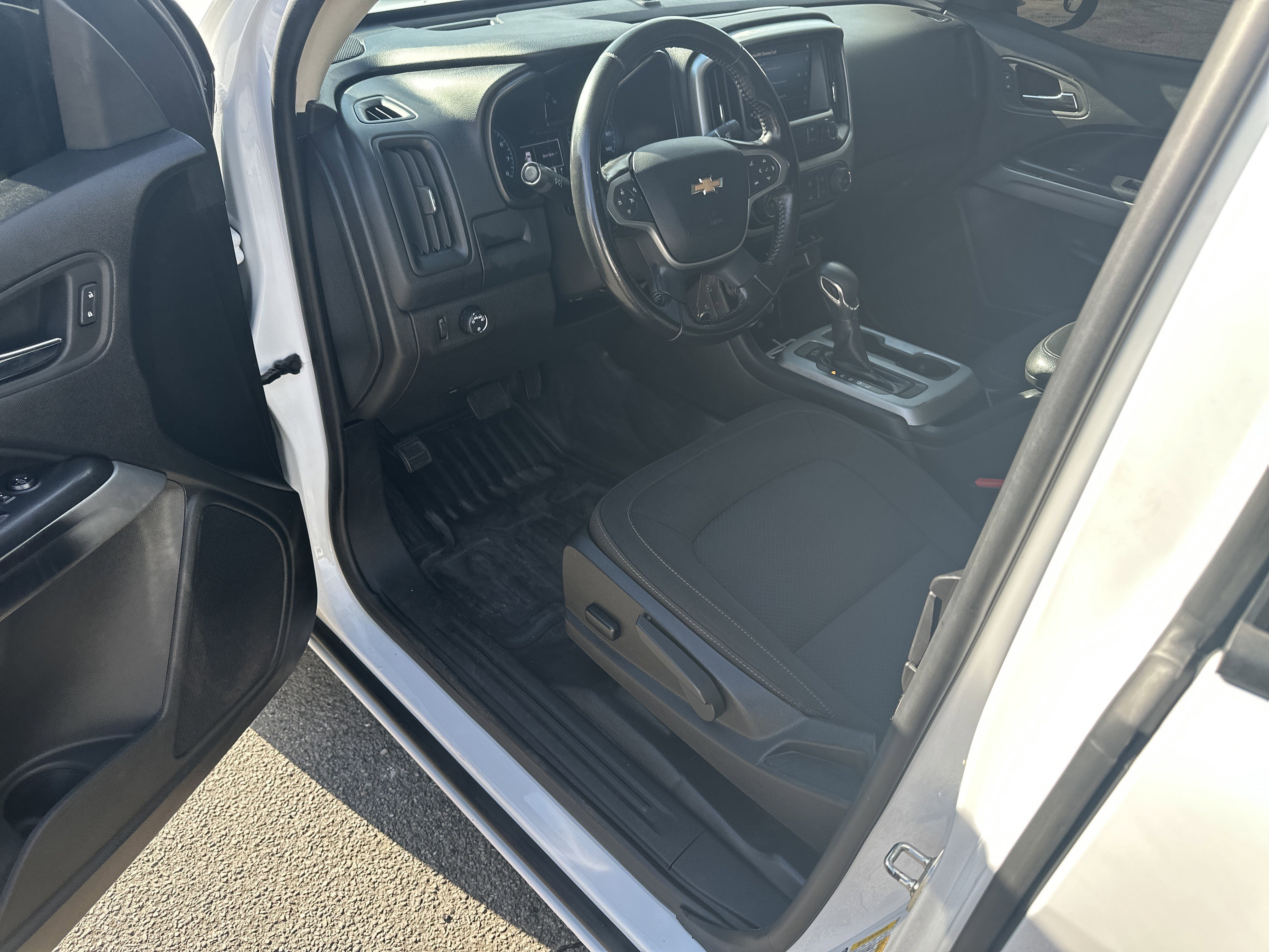 Used 2022 Chevrolet Colorado LT w/ Fleet Safety Package image 18