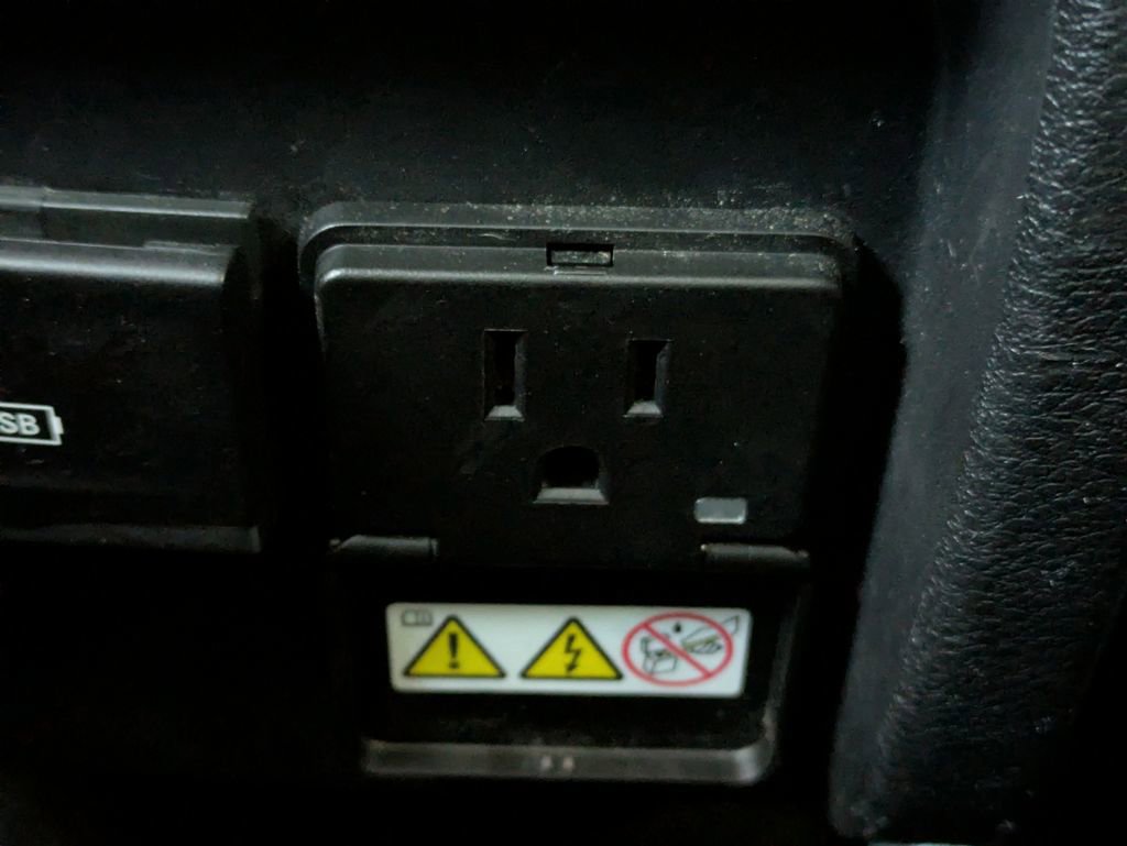 Used 2020 Jeep Cherokee Trailhawk w/ Technology Group AWD/4WD image 18