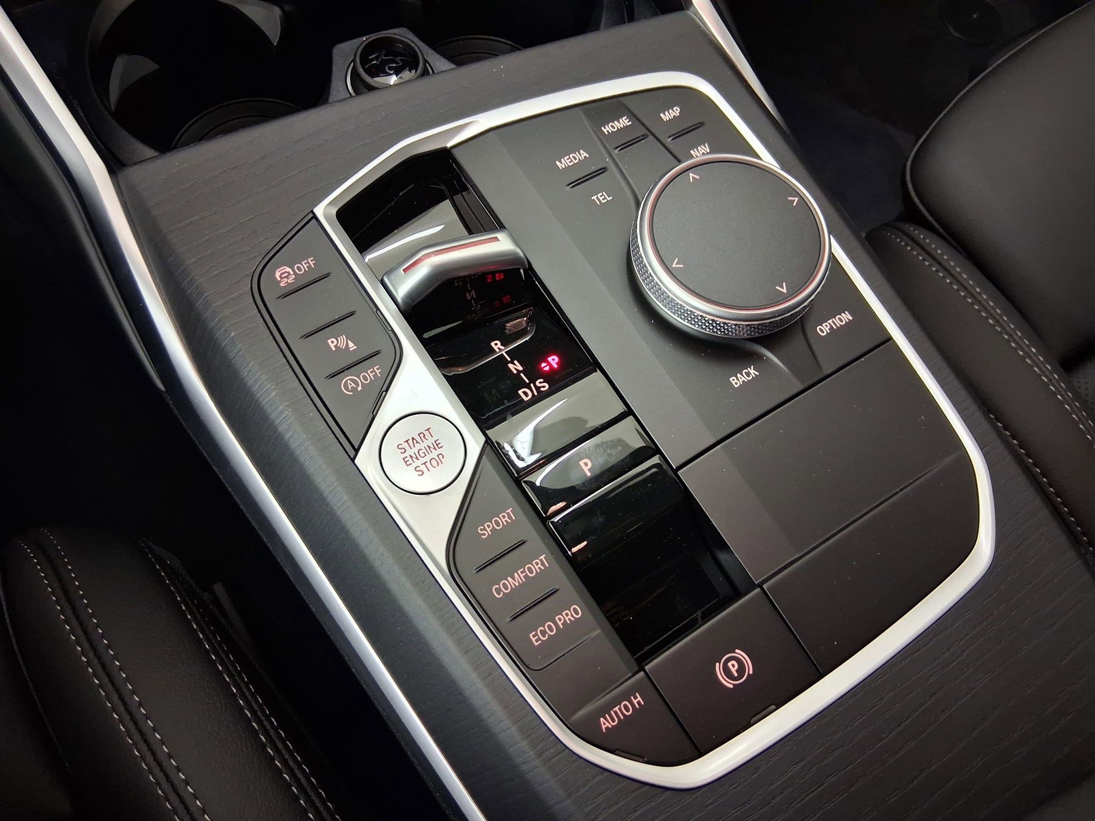New 2026 BMW 330i Sedan w/ Convenience Package image 18