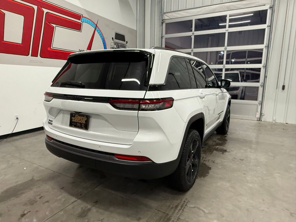 New 2026 Jeep Grand Cherokee Limited image 3