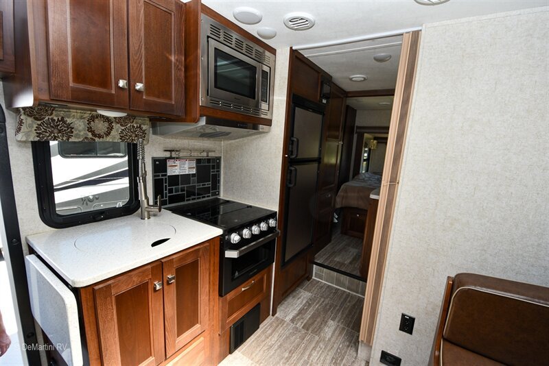 Used 2018 Mercedes-Benz Sprinter 3500 image 6