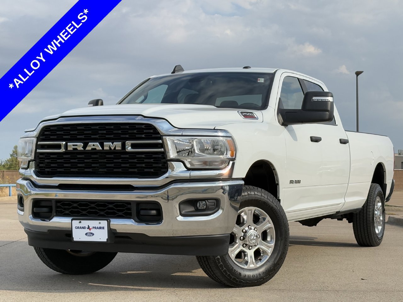 Used 2024 RAM 2500 Big Horn AWD/4WD image 2