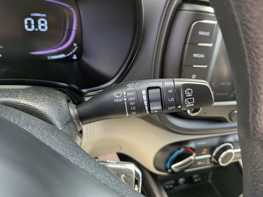 Certified 2025 Kia Soul LX w/ LX Technology Package FWD image 30