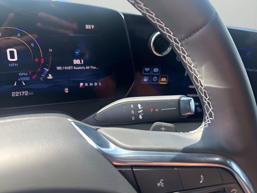 Used 2025 Chevrolet Traverse LT image 34