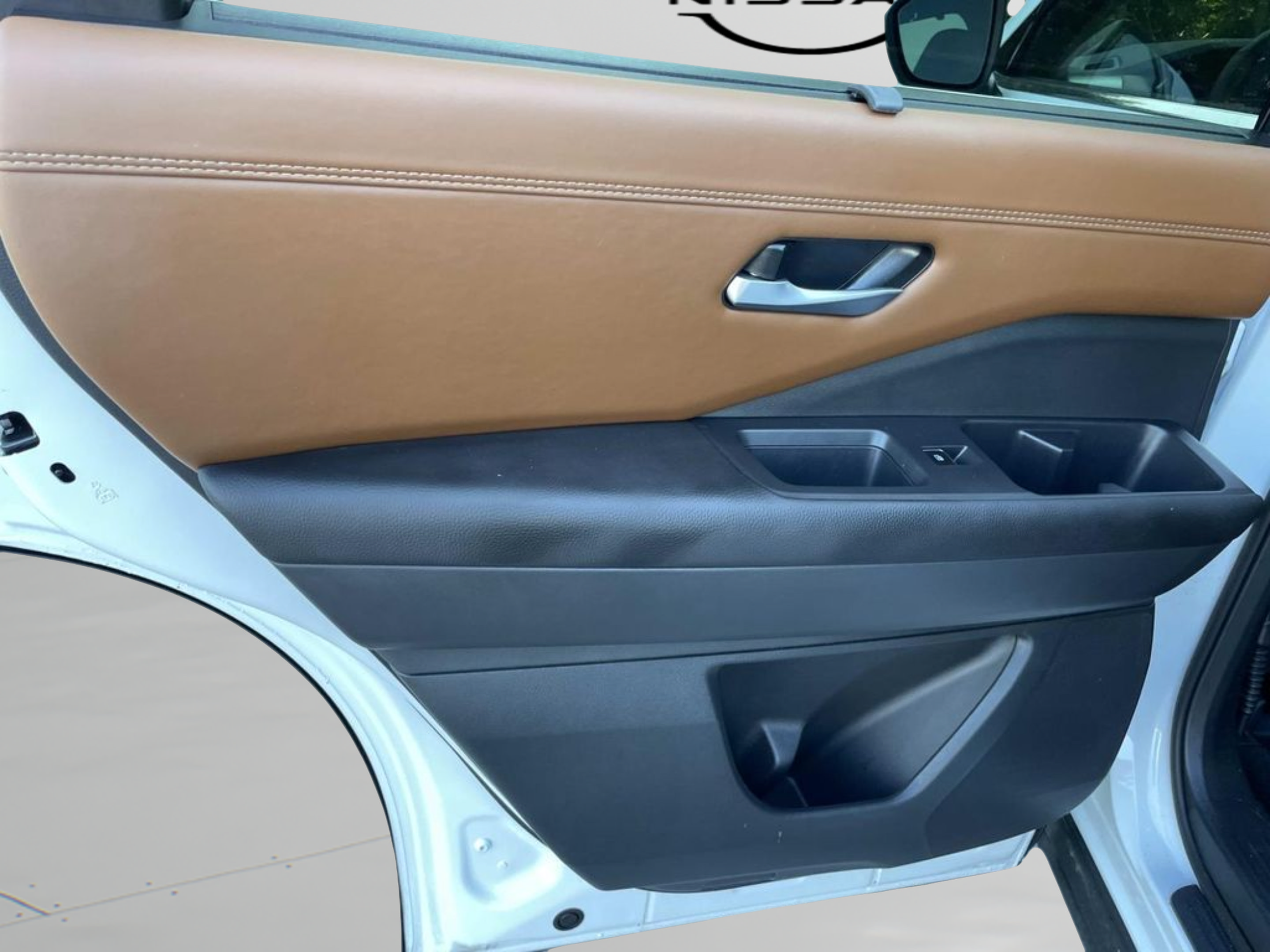Used 2025 Nissan Pathfinder Platinum w/ Cargo Package FWD image 14