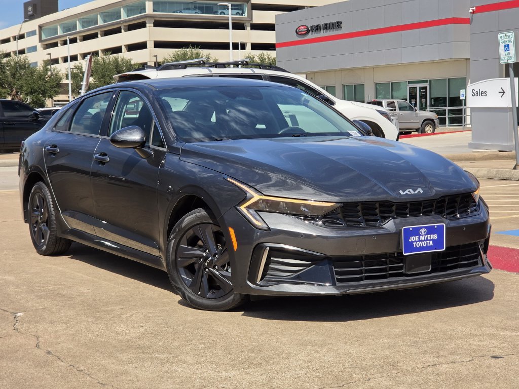 Used 2025 Kia K5 LXS FWD image 2