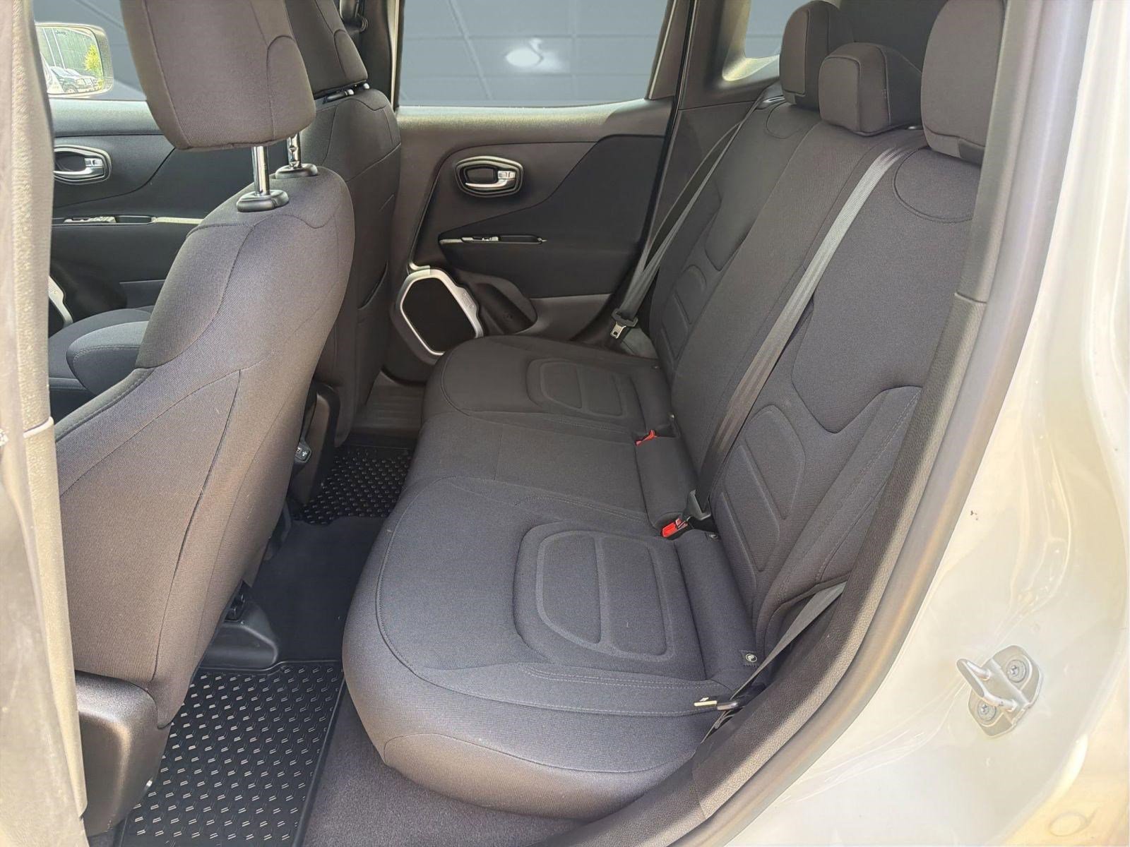 Used 2018 Jeep Renegade Latitude w/ Advanced Technology Group FWD image 15