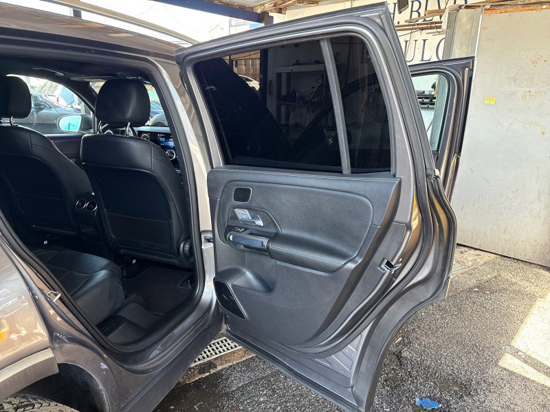 Used 2022 Mercedes-Benz EQB 300 4MATIC image 16