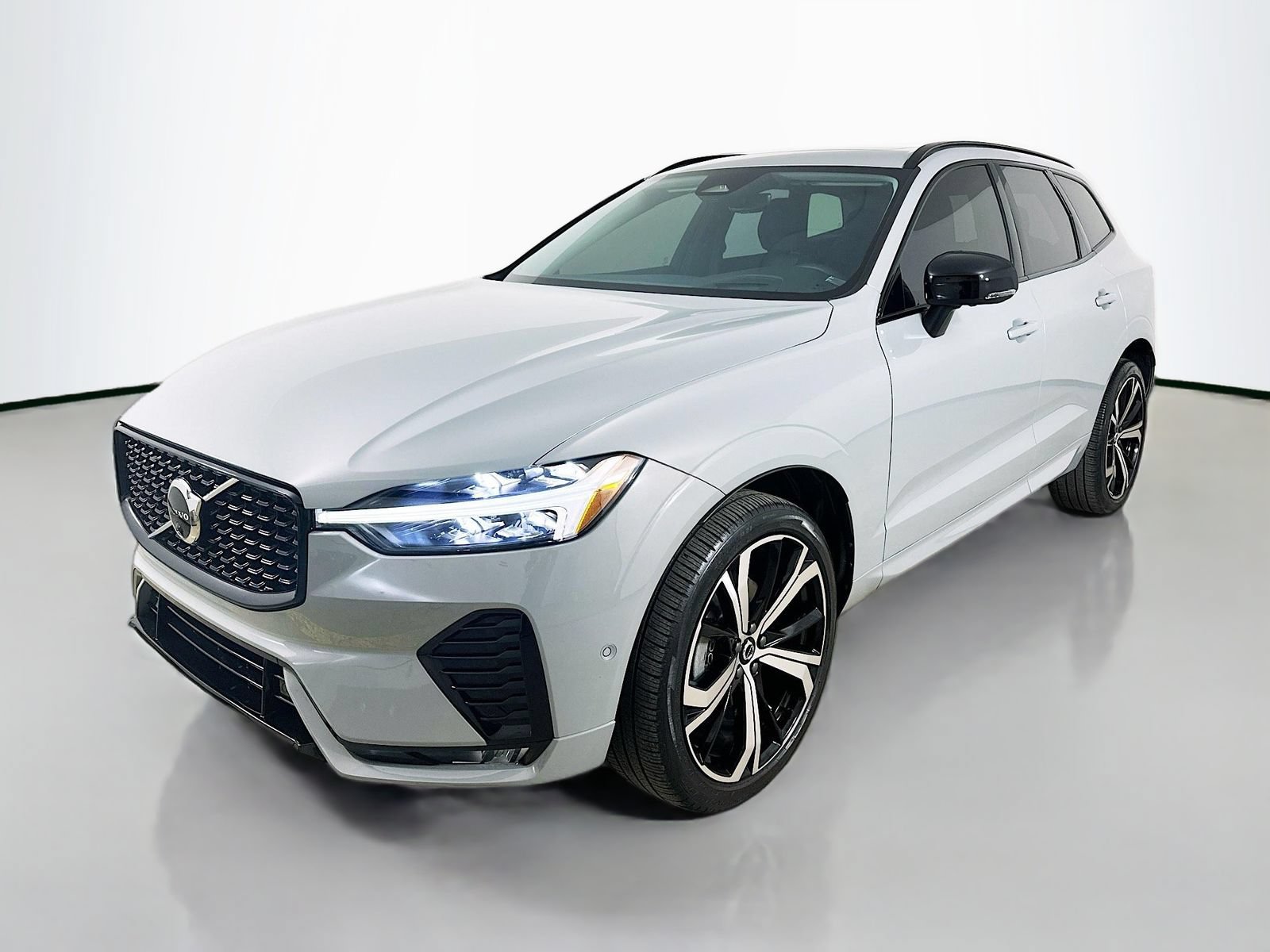 Used 2024 Volvo XC60 B5 Ultimate w/ Protection Package Premier AWD/4WD video 1