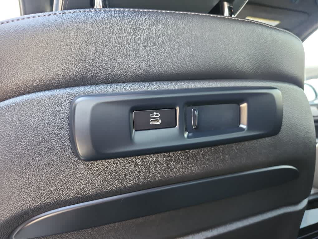 Used 2022 BMW X7 M50i AWD/4WD image 23