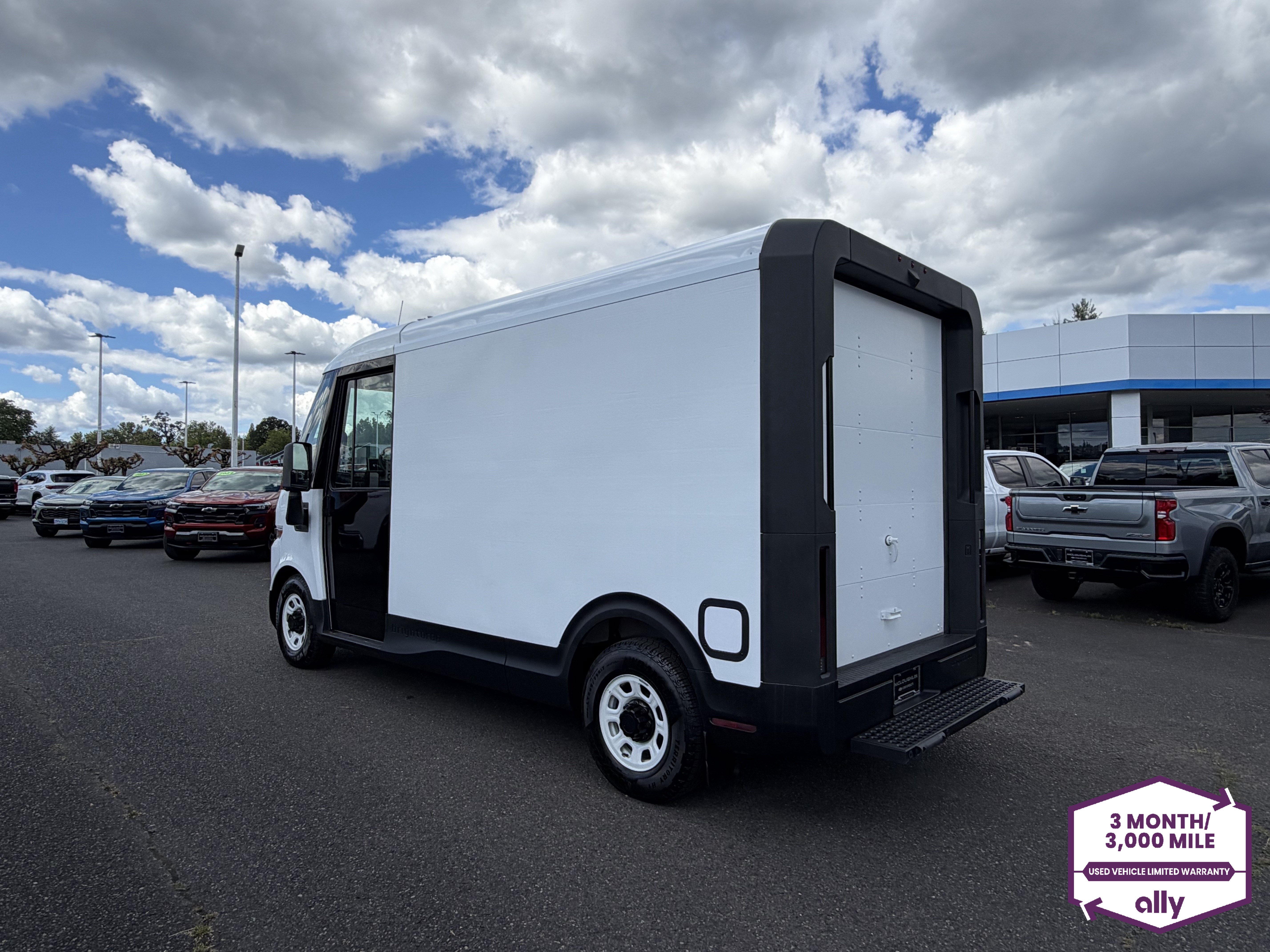 Used 2024 Chevrolet Brightdrop 400 w/ Commercial Equipment Package AWD/4WD image 3