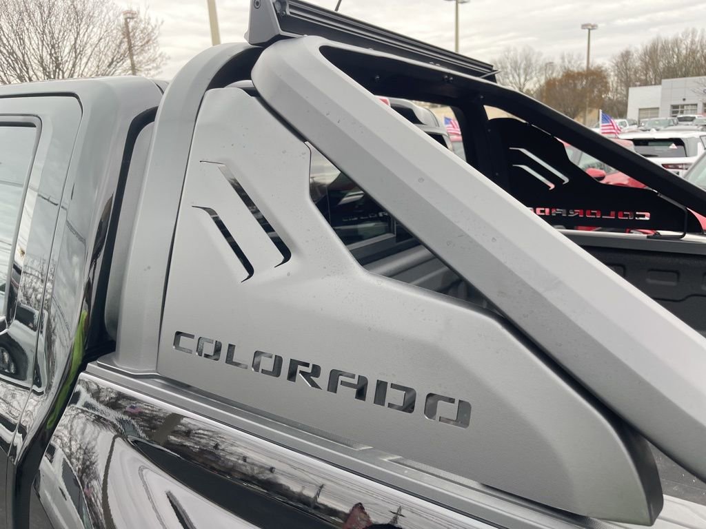 Used 2025 Chevrolet Colorado Z71 w/ Midnight Edition image 11