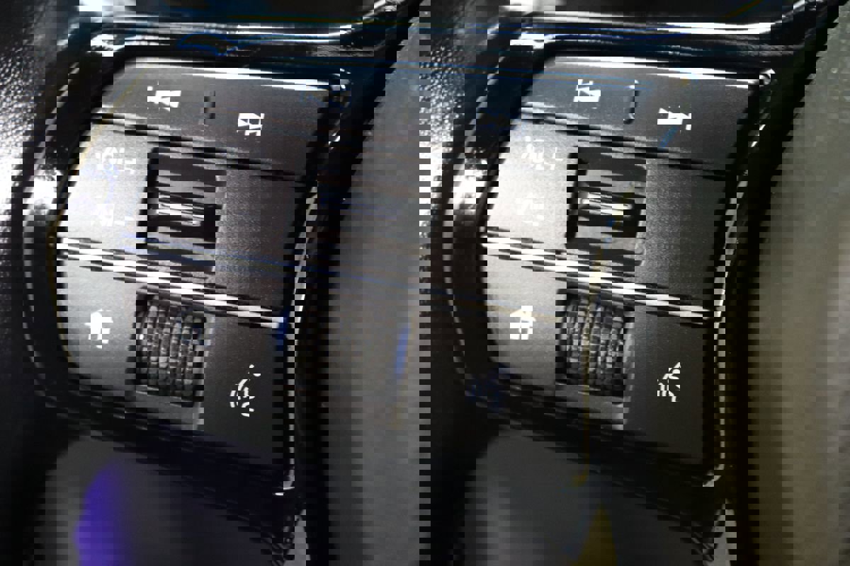 Used 2025 Honda CR-V EX-L image 36