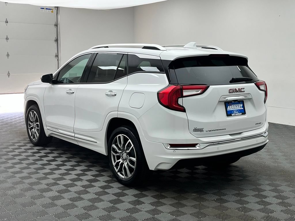 Used 2024 GMC Terrain Denali w/ Denali Premium Package AWD/4WD image 13