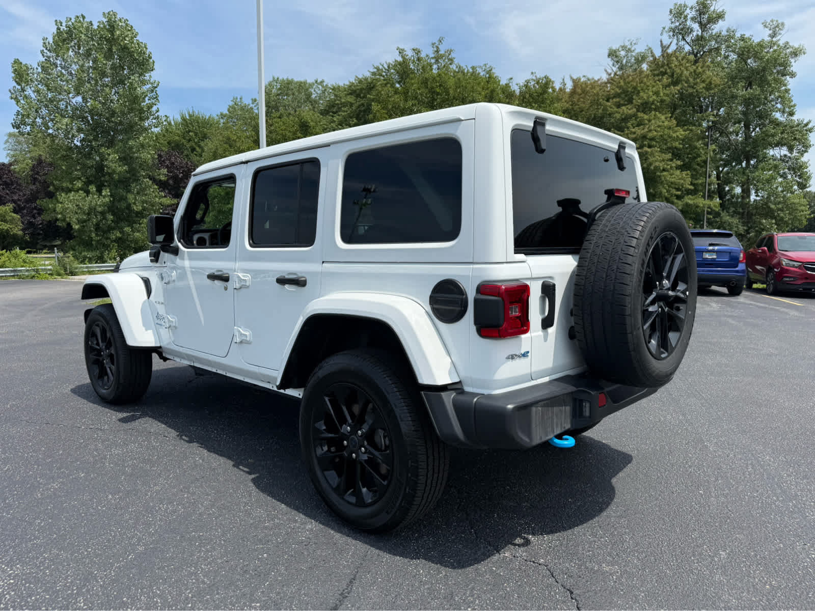 Used 2024 Jeep Wrangler Unlimited Sahara AWD/4WD image 5