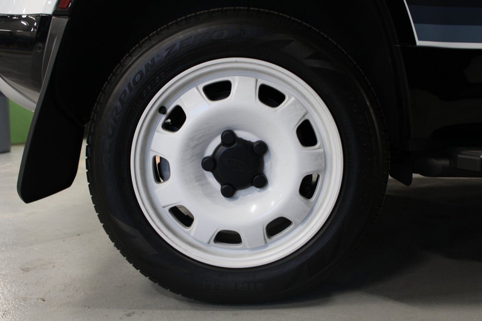 Used 2025 Land Rover Defender 110 S image 20
