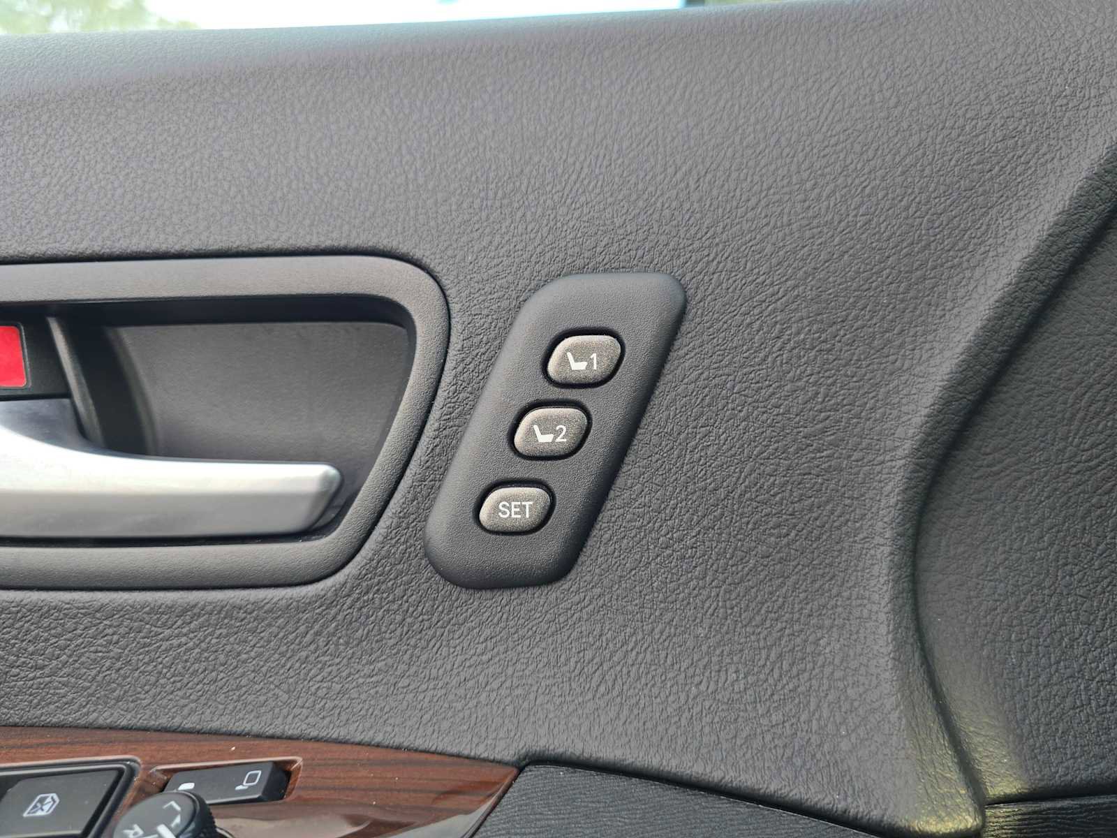 Used 2019 Toyota Sienna Limited image 30