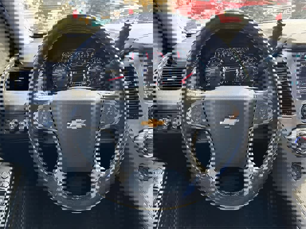 Used 2018 Chevrolet Suburban LT image 18