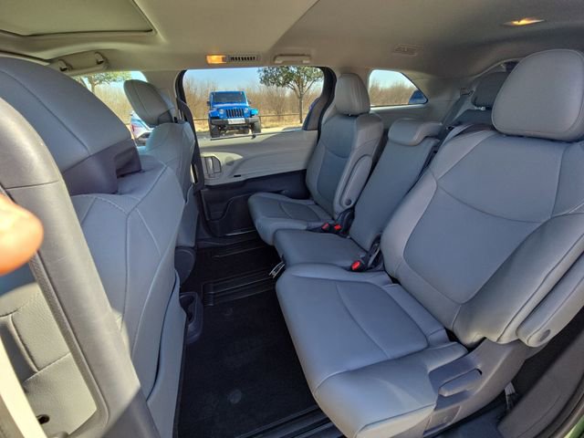 Used 2021 Toyota Sienna XLE image 15