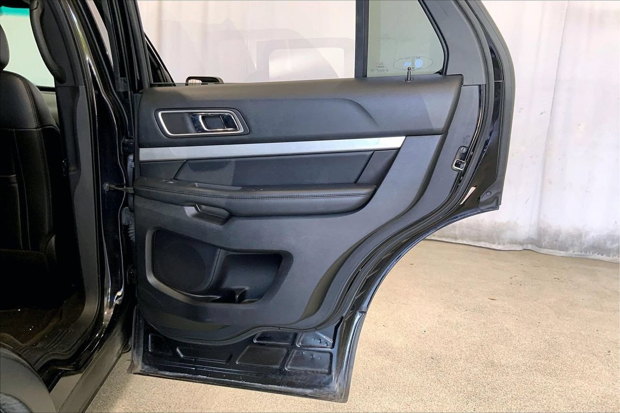 Used 2017 Ford Explorer XLT w/ Equipment Group 202A FWD image 23
