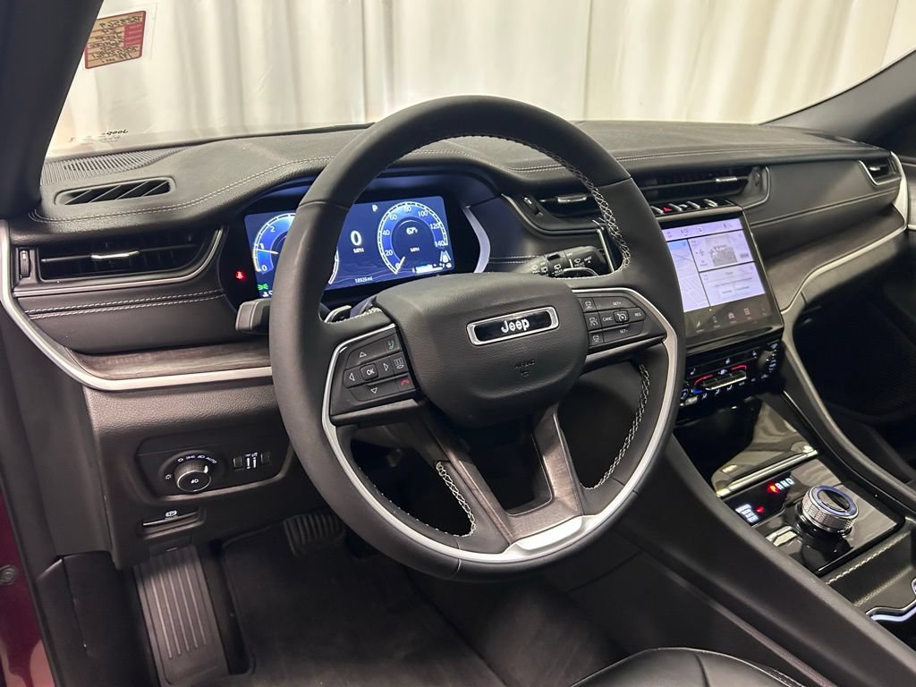Used 2024 Jeep Grand Cherokee L Limited AWD/4WD image 2