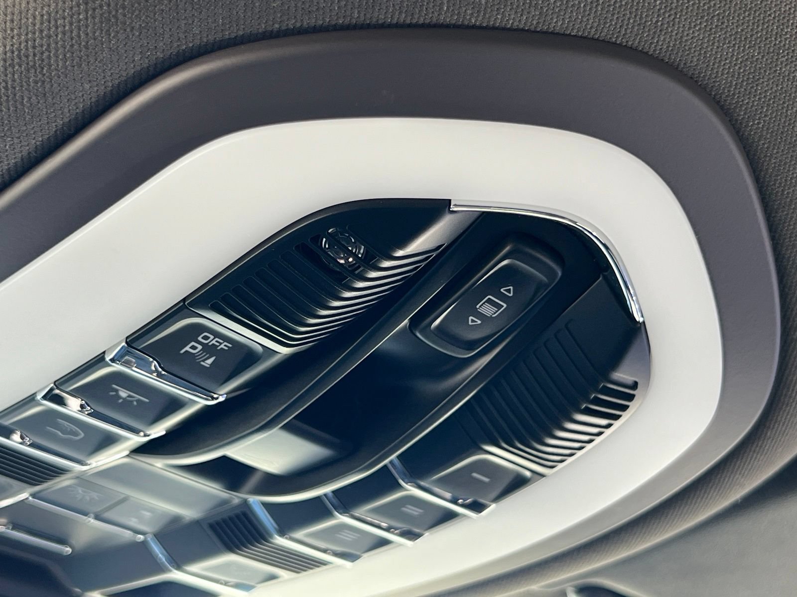 Certified 2021 Porsche Macan AWD/4WD image 35