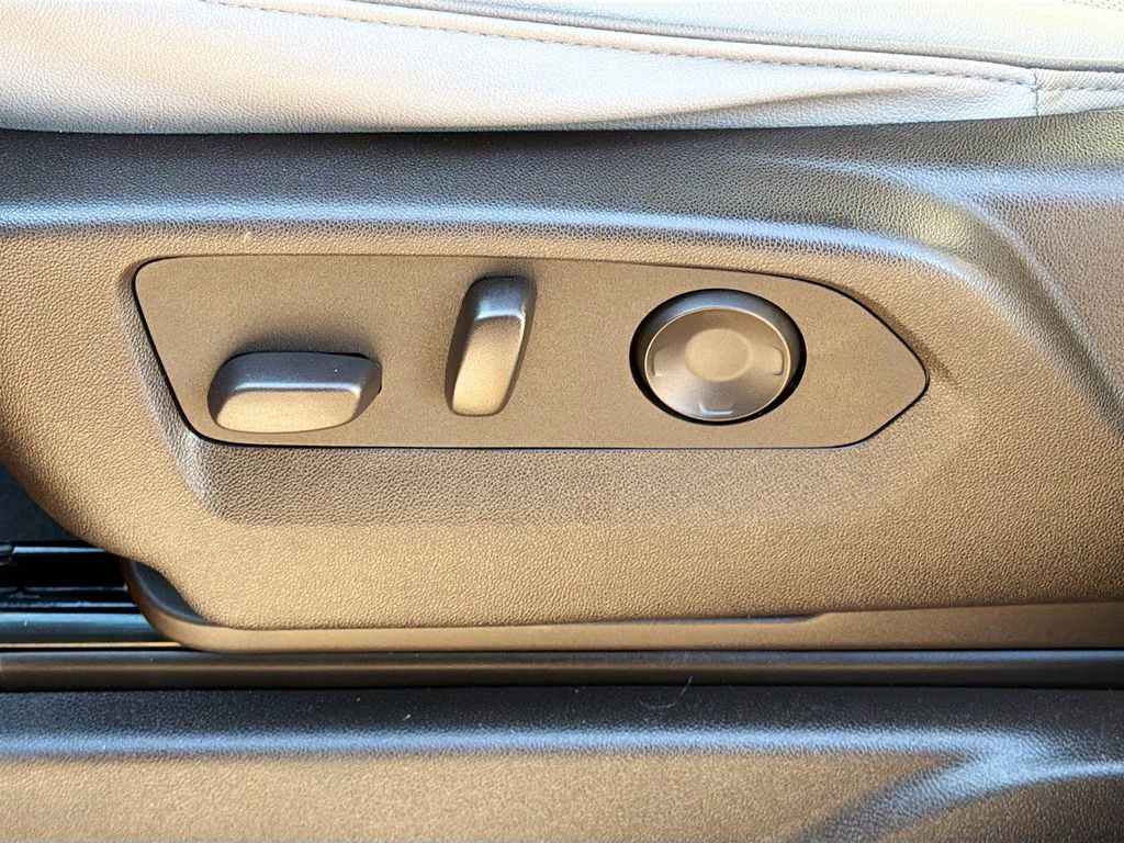 Used 2024 GMC Yukon SLT image 26