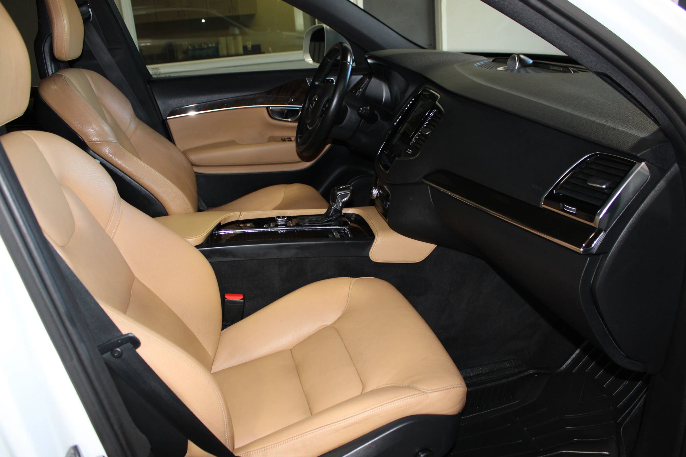Used 2017 Volvo XC90 T6 Momentum w/ Vision Package AWD/4WD image 31