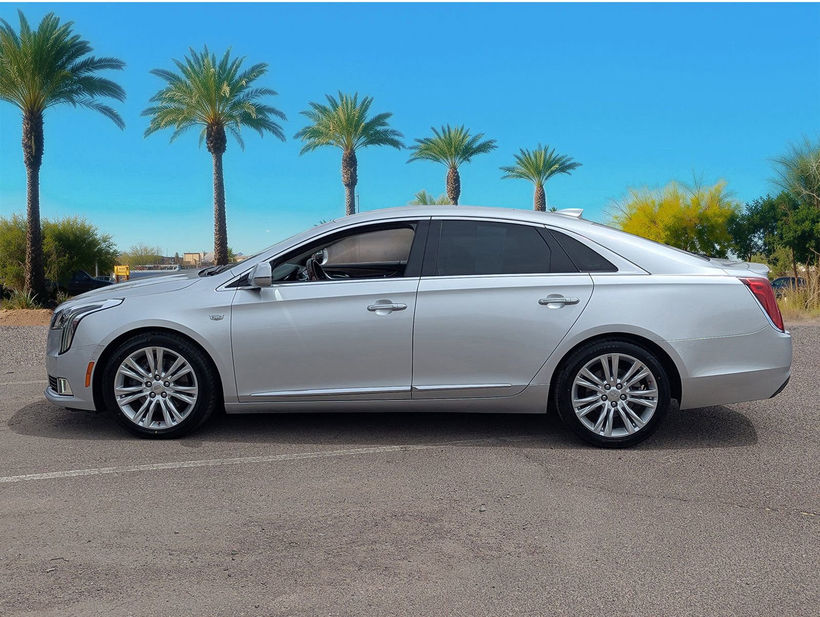 Used 2019 Cadillac XTS Luxury FWD image 2