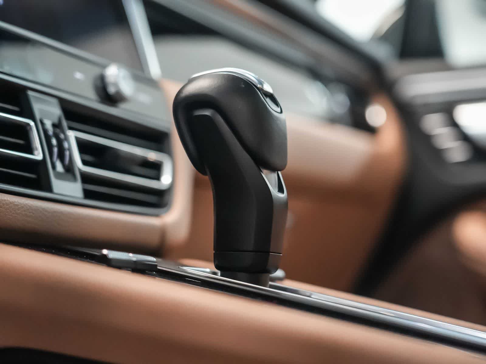 Certified 2023 Porsche Macan AWD/4WD image 22