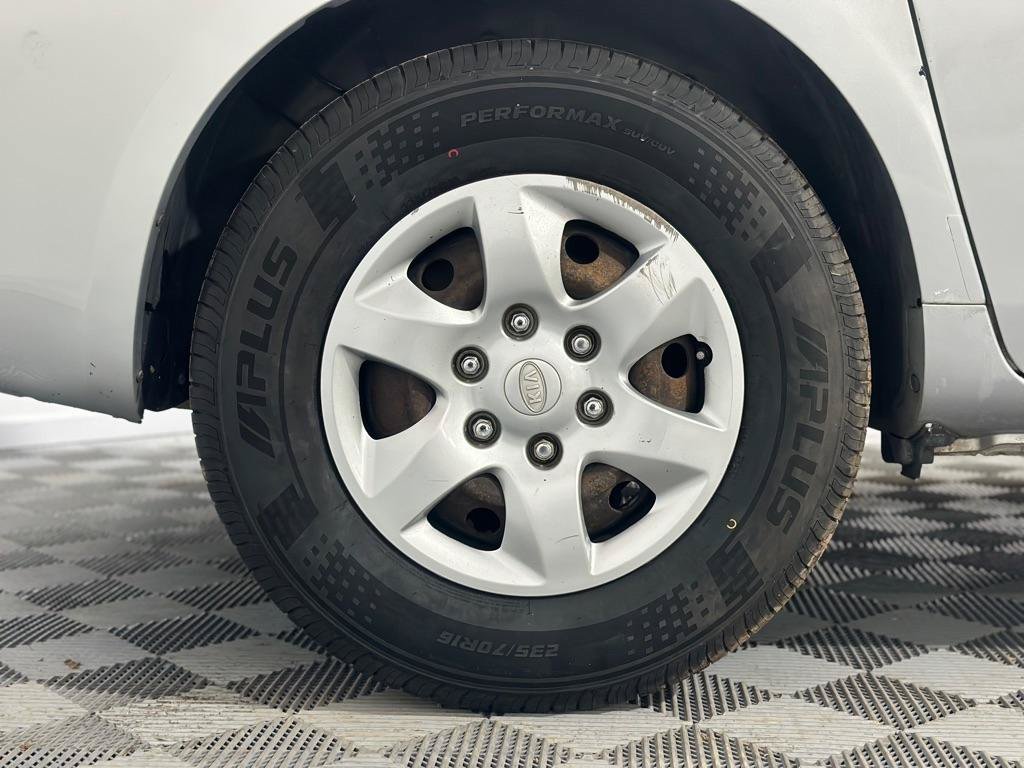 Used 2009 Kia Sedona FWD image 31