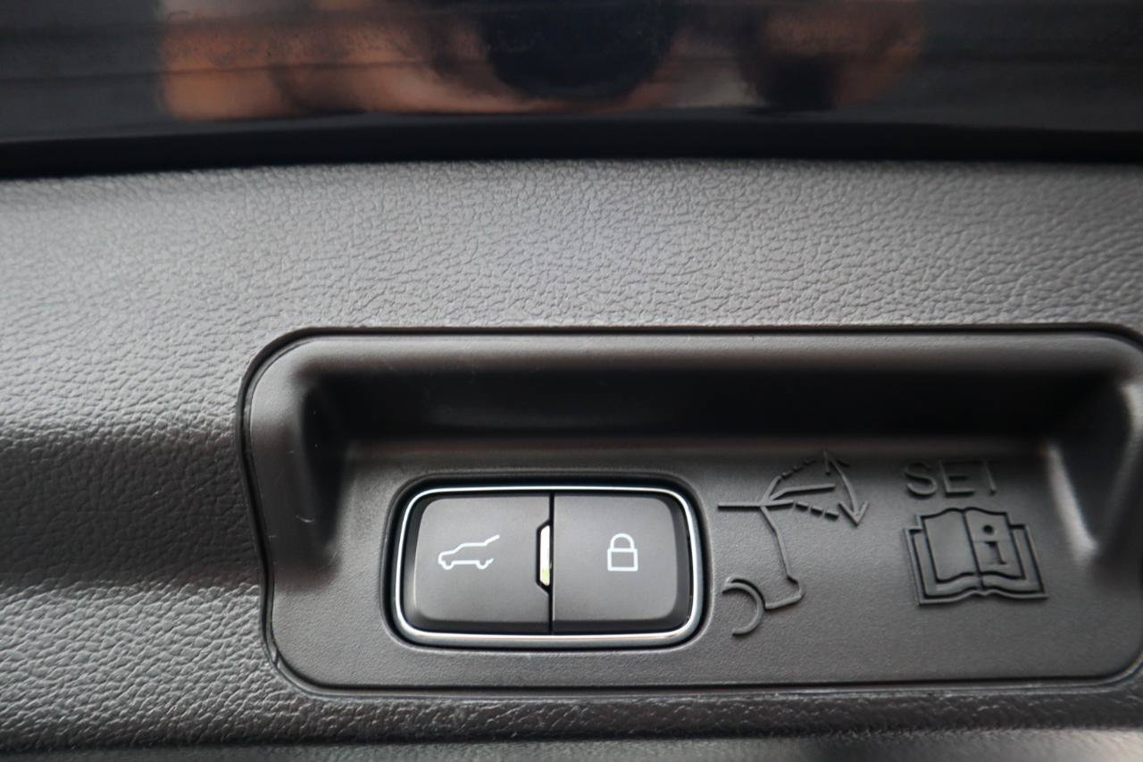 Used 2020 Ford Explorer XLT AWD/4WD image 55