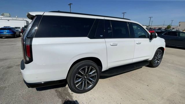 Used 2023 Cadillac Escalade ESV Sport Platinum AWD/4WD image 2