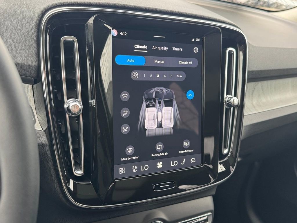 Certified 2025 Volvo XC40 B5 Ultra w/ Climate Package image 18